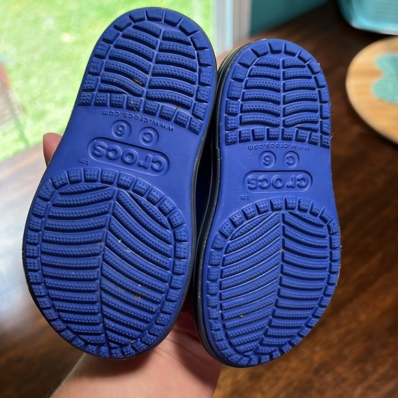 Toddler crocs size 6 - Picture 2 of 5